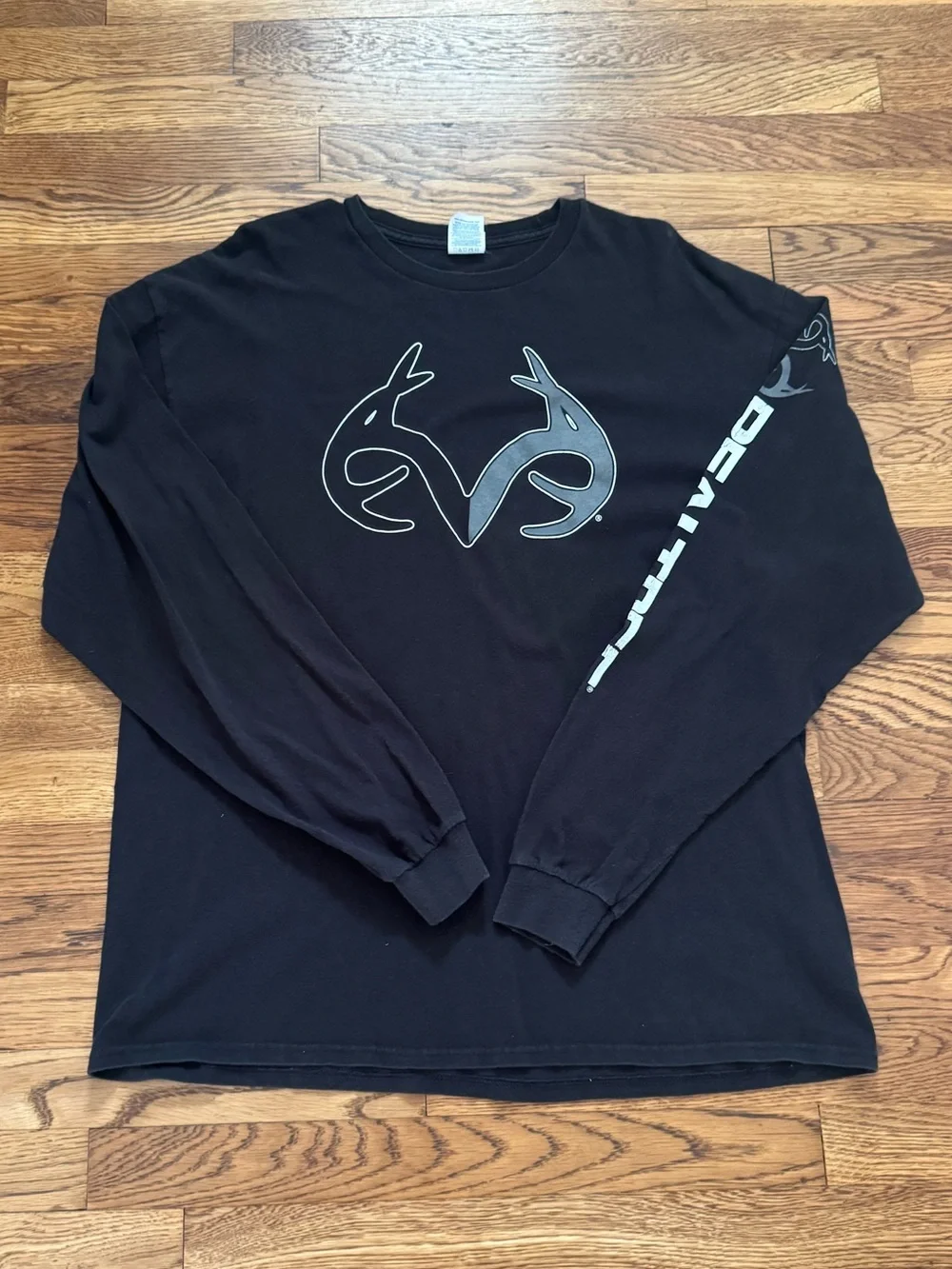 Delta Long-Sleeve Graphic Tee, size XL